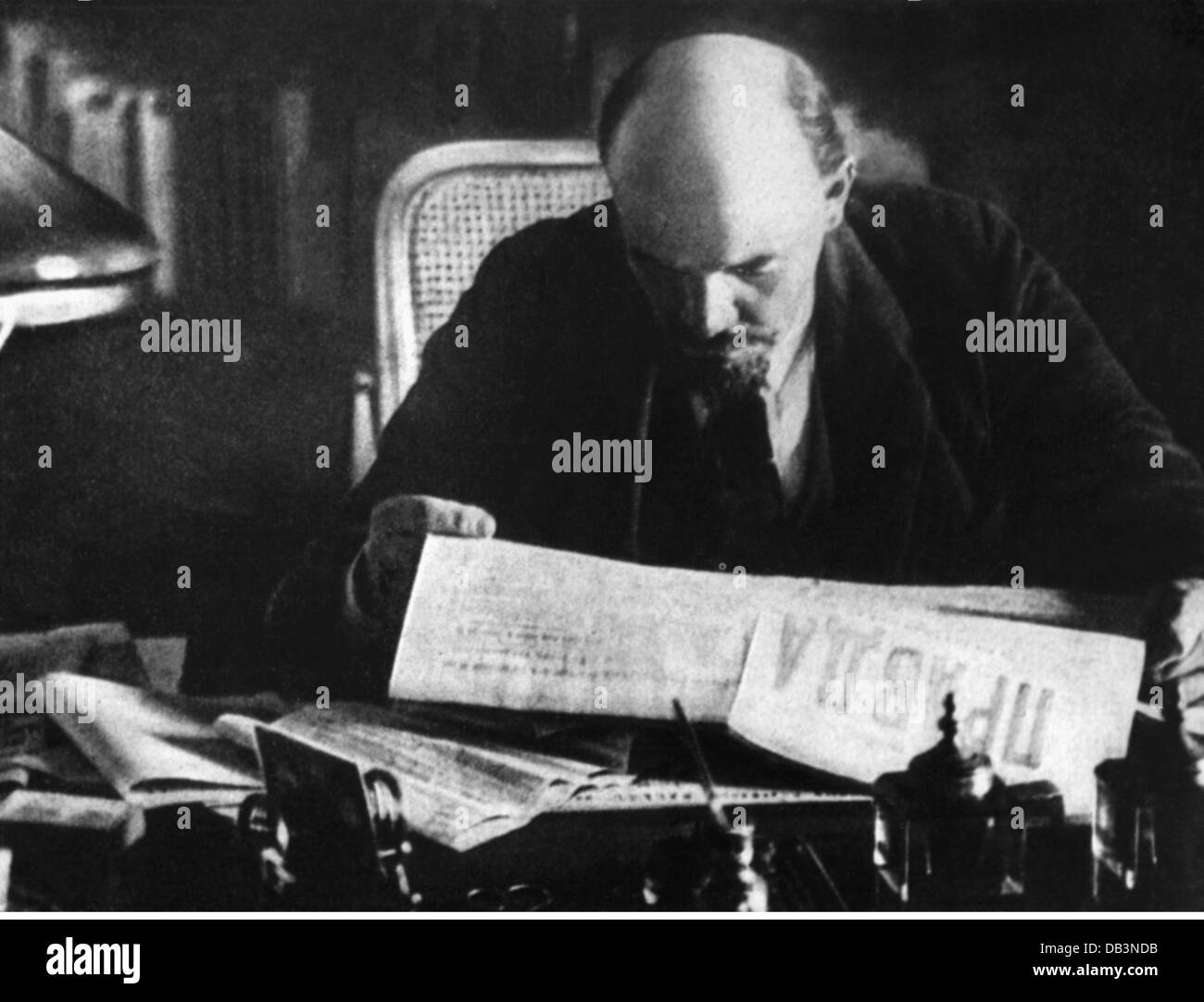 Lenin (Vladimir Ilyich Ulyanov), 22.4.1870 - 21.1.1924, Russian politician, half length, reading the 'Pravda', study, Kremlin, Moscow, 1918, Stock Photo