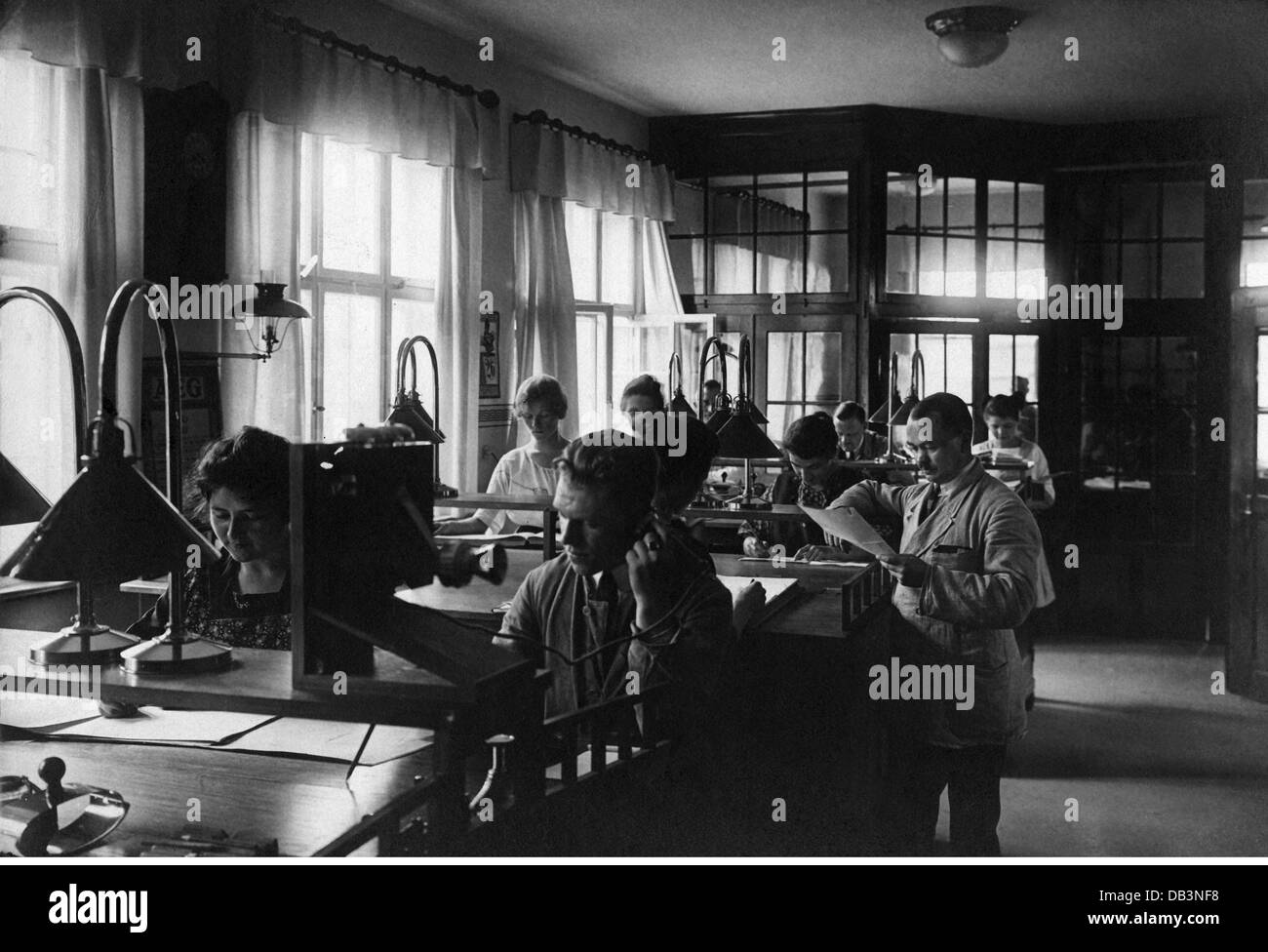 1920s office Black and White Stock Photos & Images - Alamy
