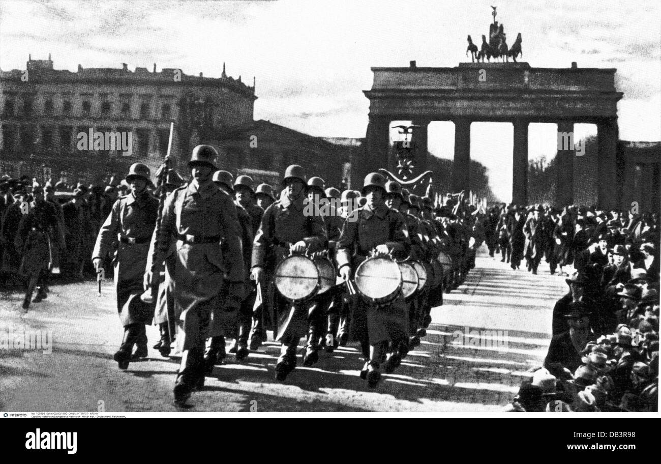 military, Germany, Reichswehr, parade, Berlin Watch Regiment marching band at Pariser Platz in Berlin, in the background the Brandenburg Gate, Weimar Republic, drummers, drummers, uniform, uniforms, historic, historical, 20th century, 1920s, 1930s, people, Additional-Rights-Clearences-Not Available Stock Photo