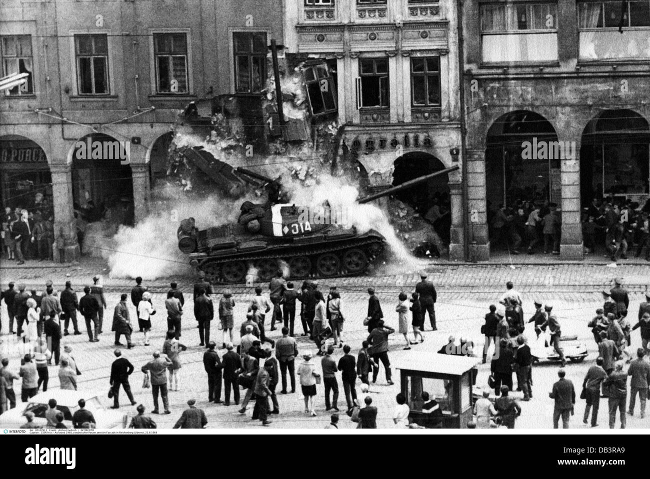 geography/travel, Czechia, Prague Spring, 1968, occupation by Warsaw Pact forces 21.8.1968 - 23.8.1968, Soviet tank destroying a claddng in Liberec, 21.8.1968, CSSR, Czechoslovakia, military, soldiers, politics, 20th century, historic, historical, people, crowd, crowds, 1960s, Additional-Rights-Clearences-Not Available Stock Photo