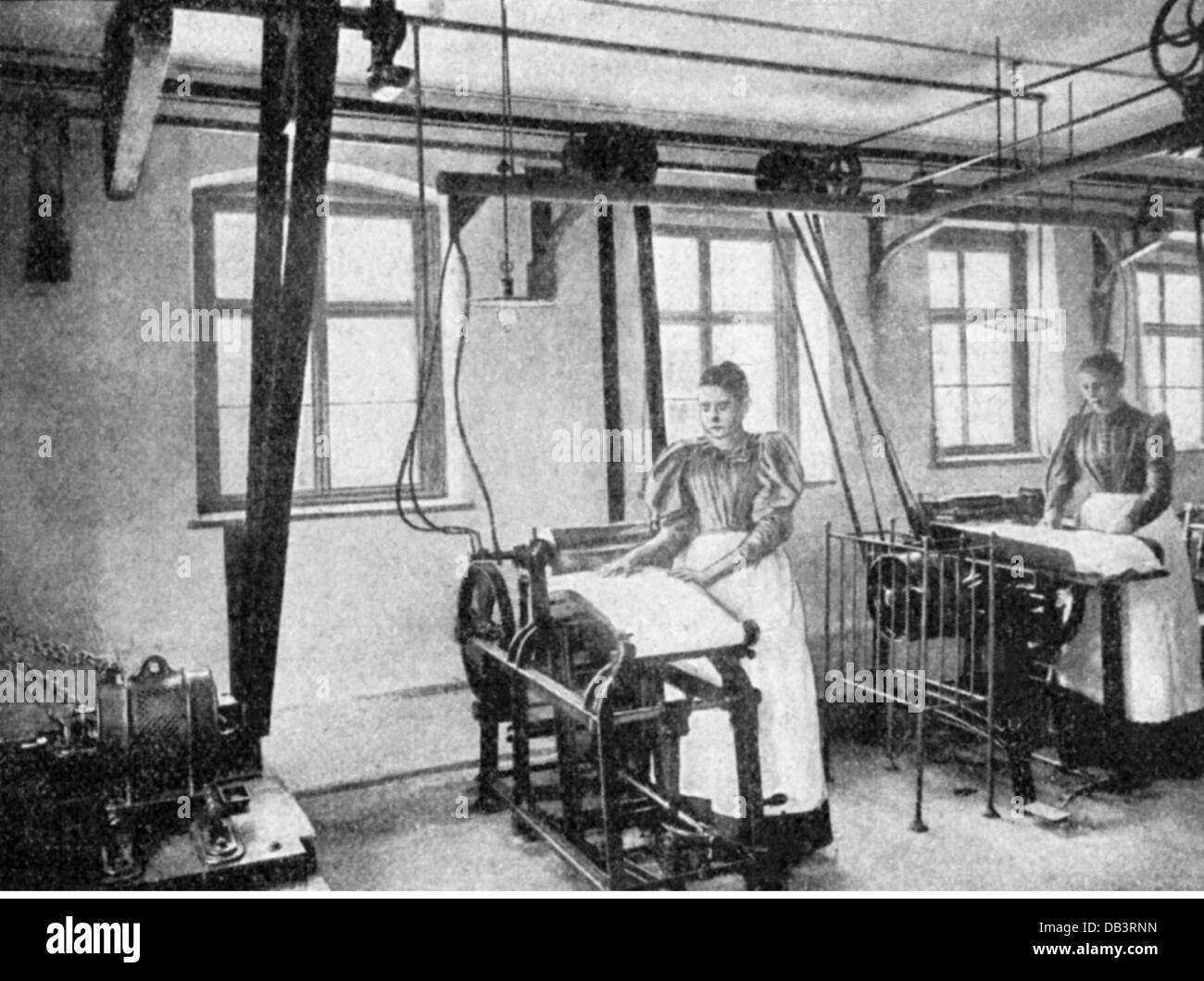 Wringer washing machine High Resolution Stock Photography and Images Alamy