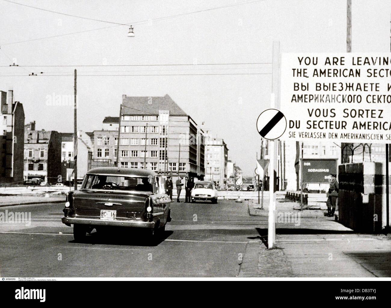 geography / travel, Germany, Berlin, wall, international border crossing checkpoint Charlie, 1961, Additional-Rights-Clearences-Not Available Stock Photo