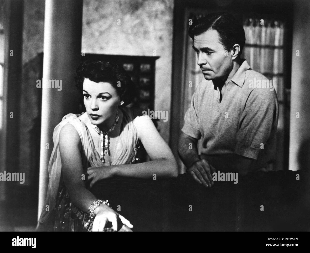 A STAR IS BORN Warner Bros., 1954. Directed by George Cukor. With Judy Garland, James Mason, Stock Photo
