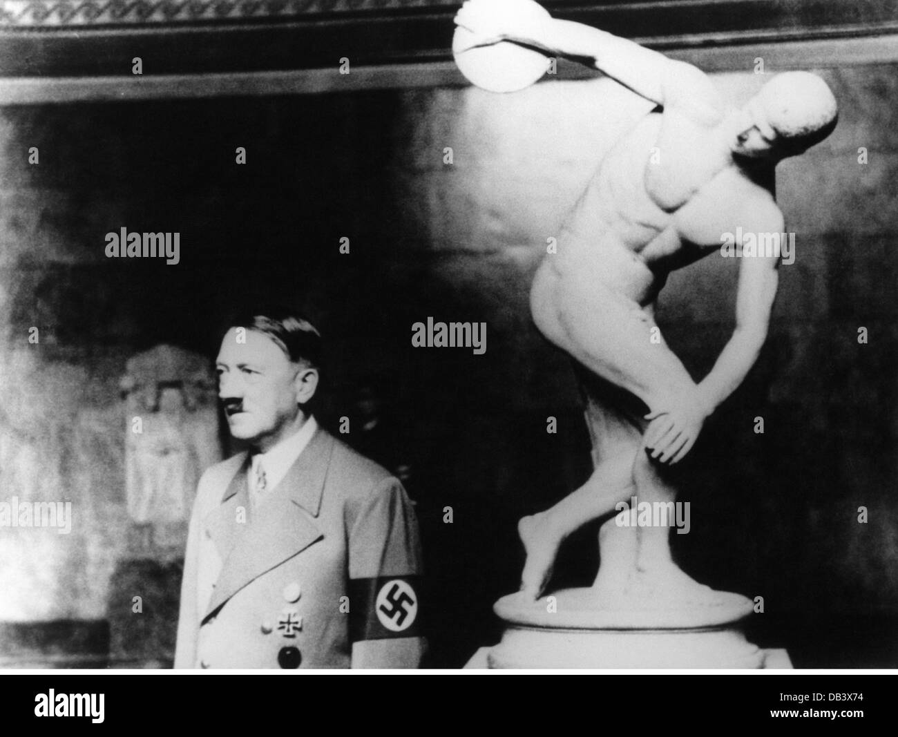 Hitler, Adolf, 20.4.1889 - 30.4.1945, German politician (NSDAP), at of the exhibition of the Discobolus Palombara, Gylptothek, Munich, 10.7.1938, Stock Photo