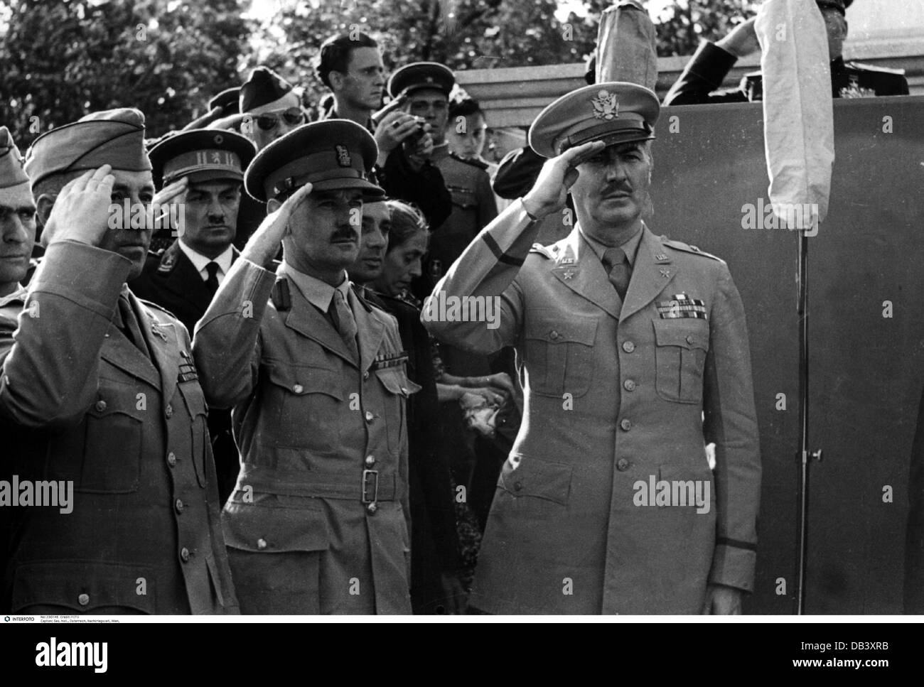 geography / travel, Austria, post war period, Vienna, occupation by the allies, opening of the Soviet military cemetery, saluting officers of the allies, September 1946, Additional-Rights-Clearences-Not Available Stock Photo