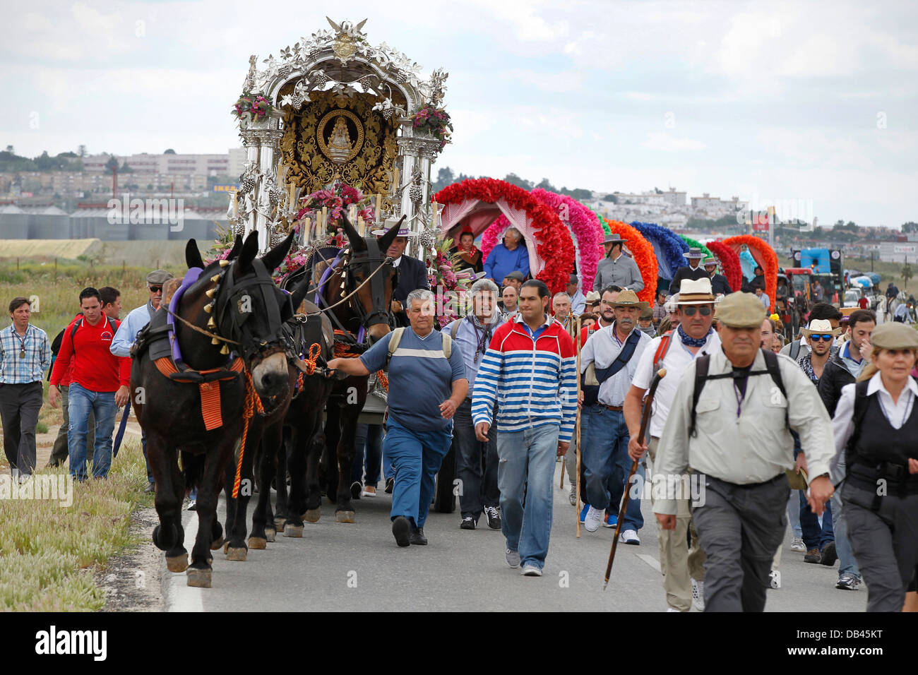 Catholic Pilgrimage From Jerez To El Rocio In Southern Spain Stock catholic-pilgrimage-from-jerez-to-el-rocio-in-southern-spain-stock