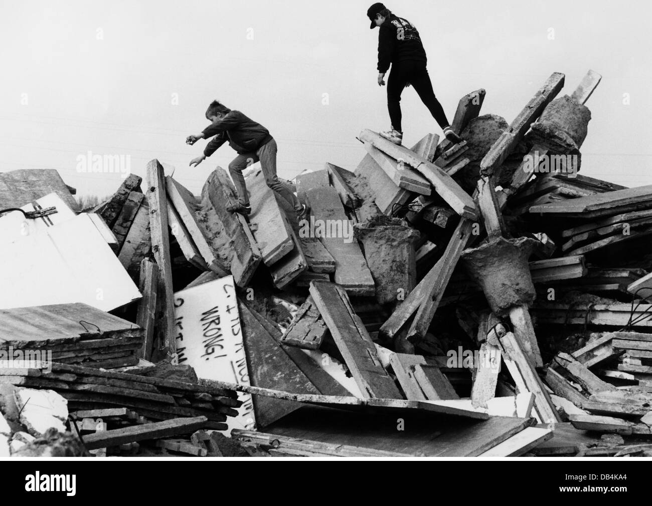 geography / travel, Germany, Berlin, Berlin Wall, demolition, pulling down in Schoenwalde/Spandau, children playing on debris, 4.4.1992, Additional-Rights-Clearences-Not Available Stock Photo
