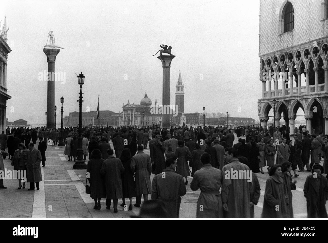geography / travel, Italy, Venice, squares, tourists on St. Mark's square, 1950, Additional-Rights-Clearences-Not Available Stock Photo