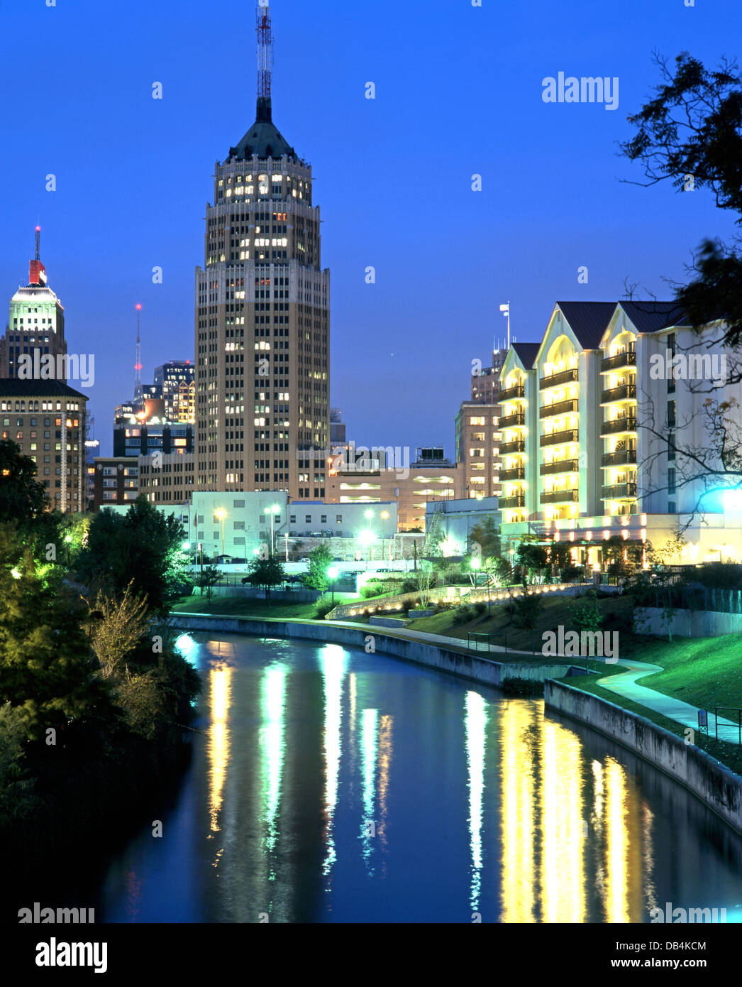 San antonio riverwalk lit hi-res stock photography and images - Alamy