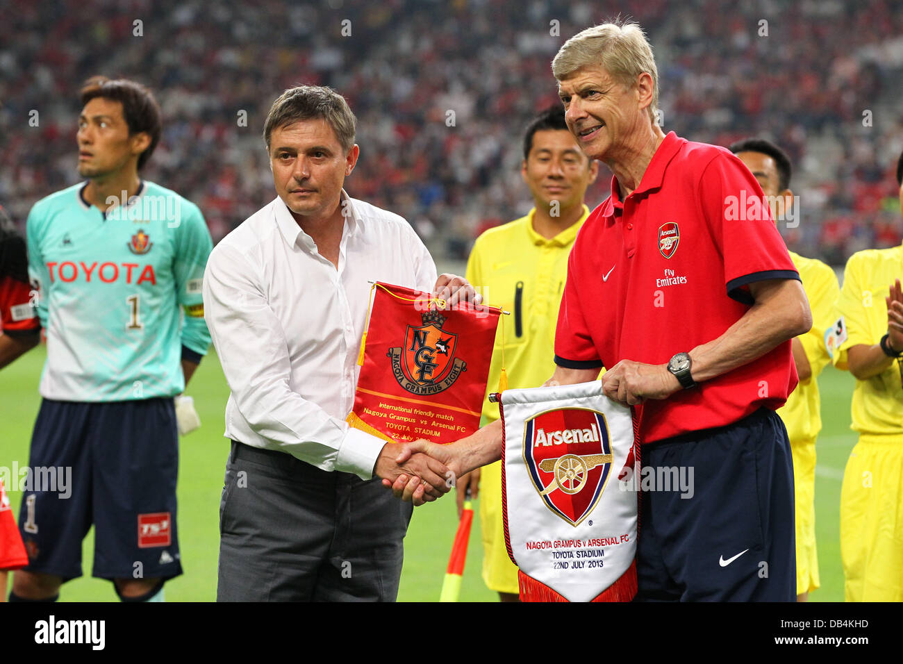Arsenal manager arsene wenger shakes hands hires stock photography and