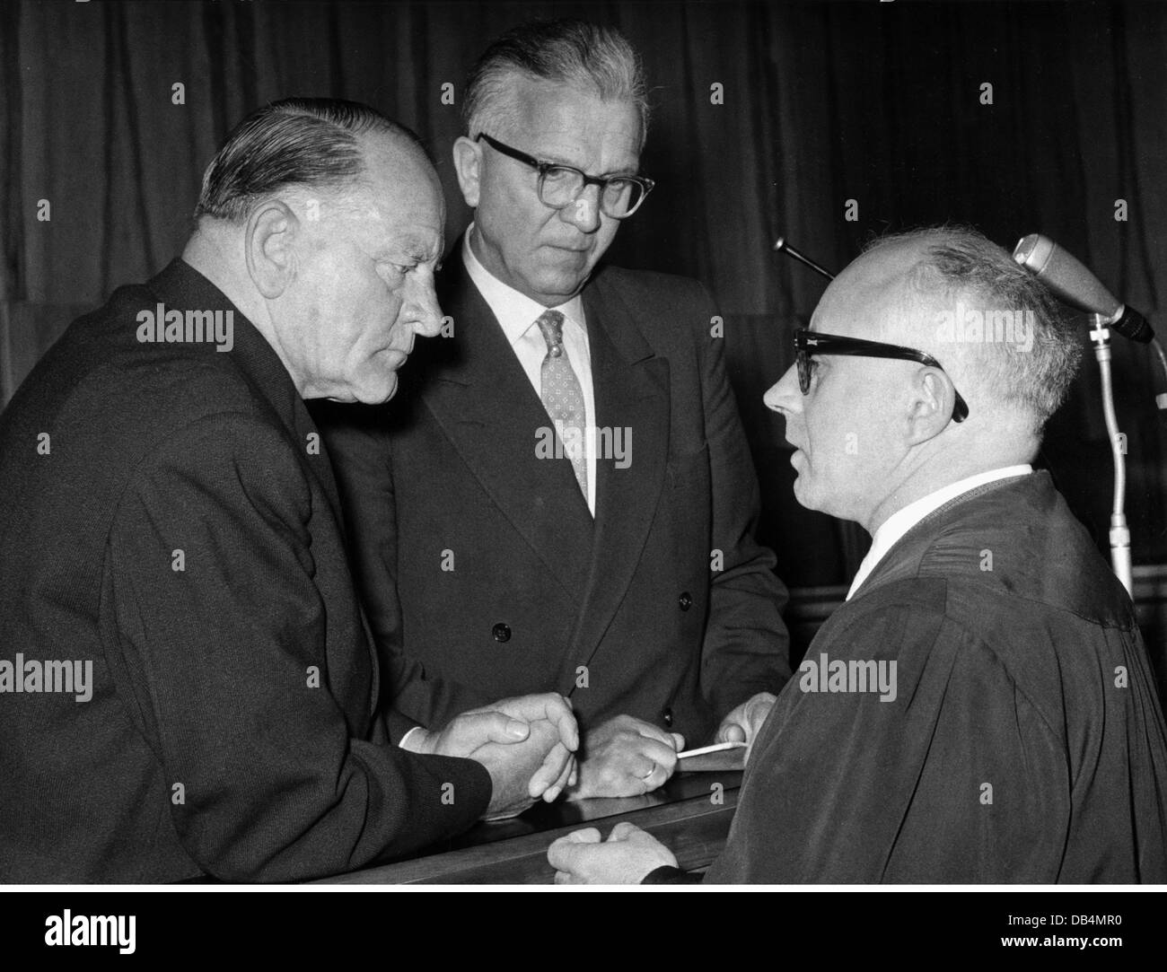 justice, trials, Roehm Trial, Munich, May 1957, the defendants Josef 'Sepp' Dietrich and Michael Lippert talking to their lawyer Alfred Seidl, 6.5.1957, Additional-Rights-Clearences-Not Available Stock Photo