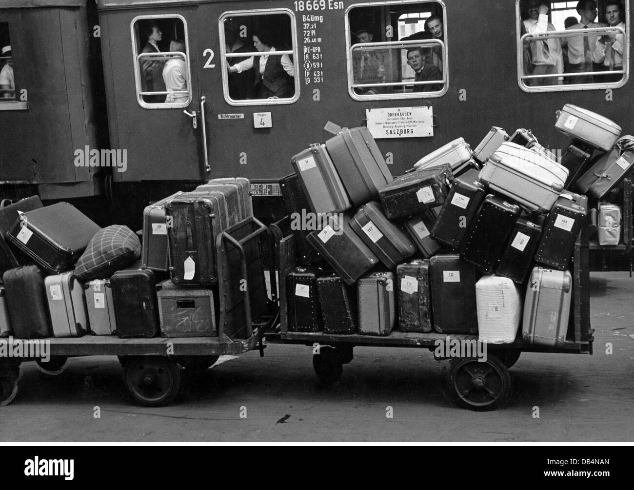 Baggage car train hires stock photography and images Alamy