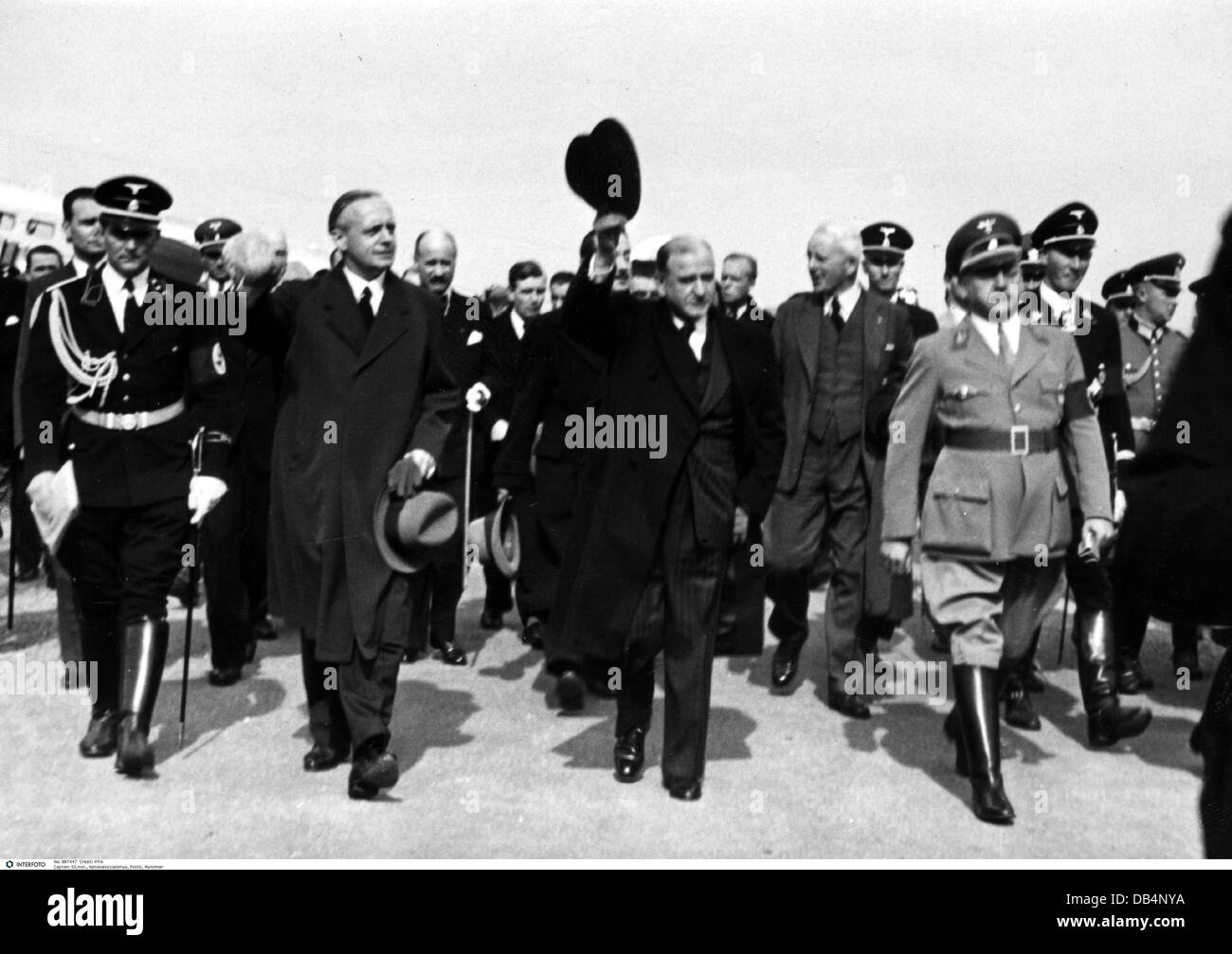 National Socialism / Nazism, politics, Munich Agreement, 29.9.1938, arrival of the French Prime Minister Edouard Daladier in Munich, Oberwiesenfeld airport, Additional-Rights-Clearences-Not Available Stock Photo