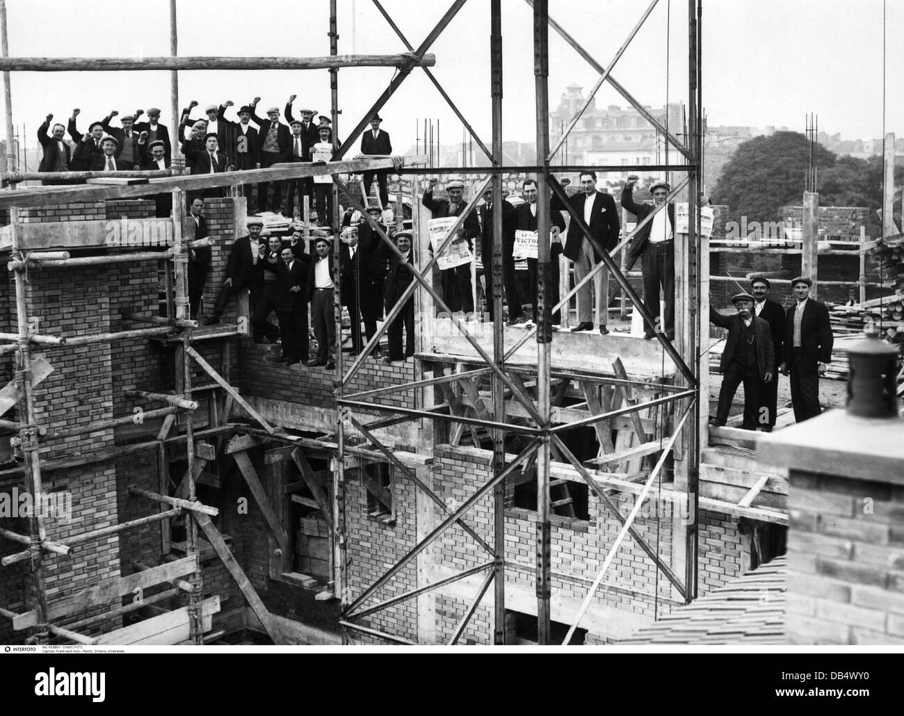 geography / travel, France, politics, strike, striking construction workers on a new house in the region of Paris, June 1936, Additional-Rights-Clearences-Not Available Stock Photo