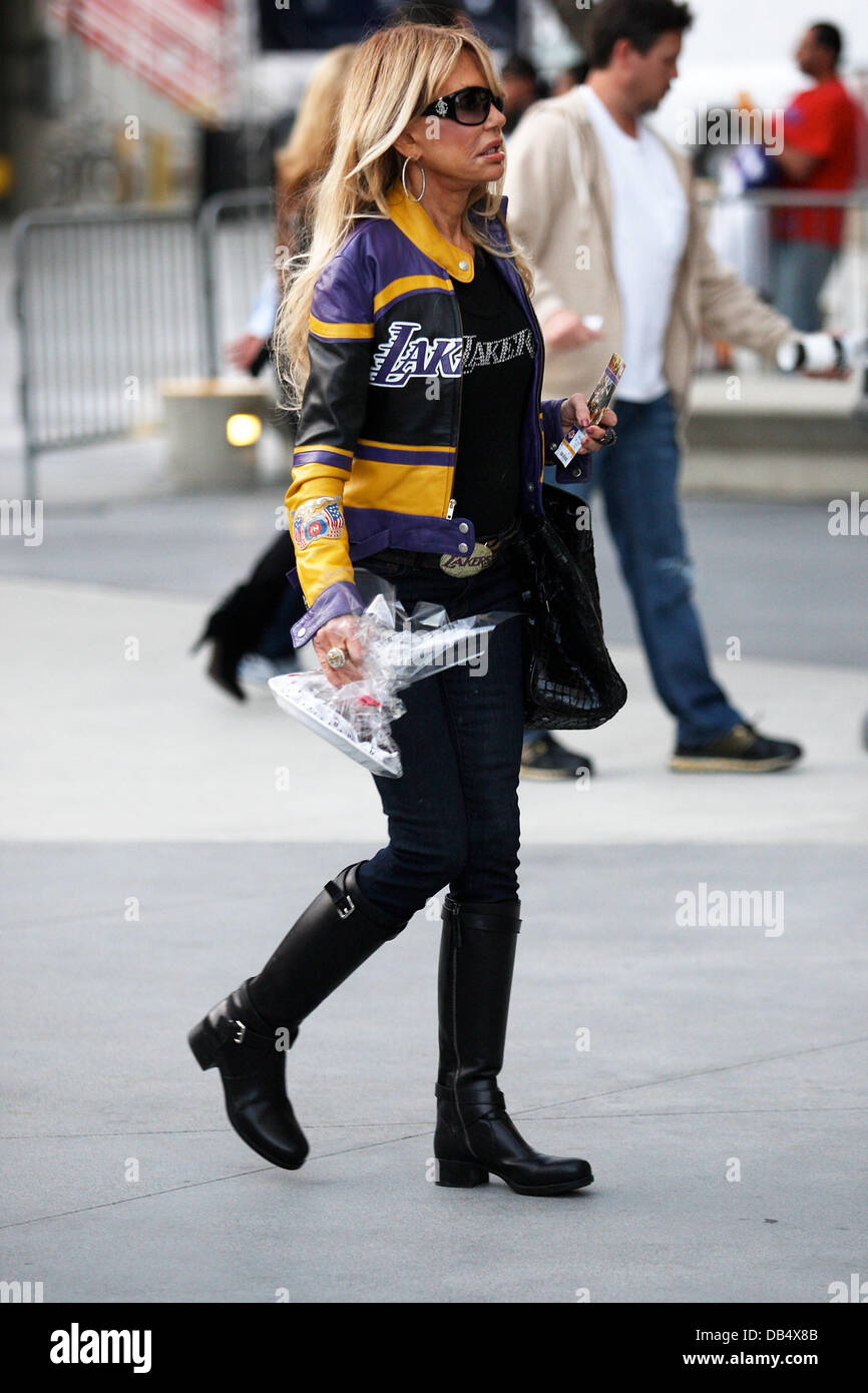 Dyan Cannon  arrives at the Staples Centre  to watch the LA Lakers play the New Orleans Hornets  Los Angeles, California - 20.04.11 Stock Photo