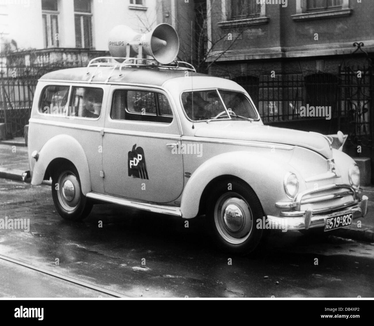 politics, Germany, election campaign, campaign car the Liberal Democratic Party with loudspeaker on the roof, Federal diet elections 1953, Additional-Rights-Clearences-Not Available Stock Photo