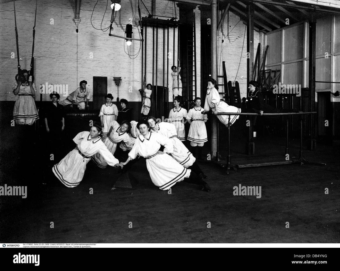 sports, gymnastics, gymnasium beside pharma camp Geb. E 25 for physical training of 220 employed women and girls, 1.1.1903, Additional-Rights-Clearences-Not Available Stock Photo