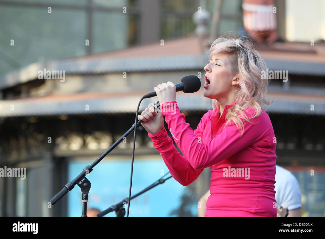Ellie Goulding perfoms an acoustic set for the Nike event 'She Runs LA', at  The Grove in Hollywood Hollywood, California - 21.04.11 Stock Photo - Alamy