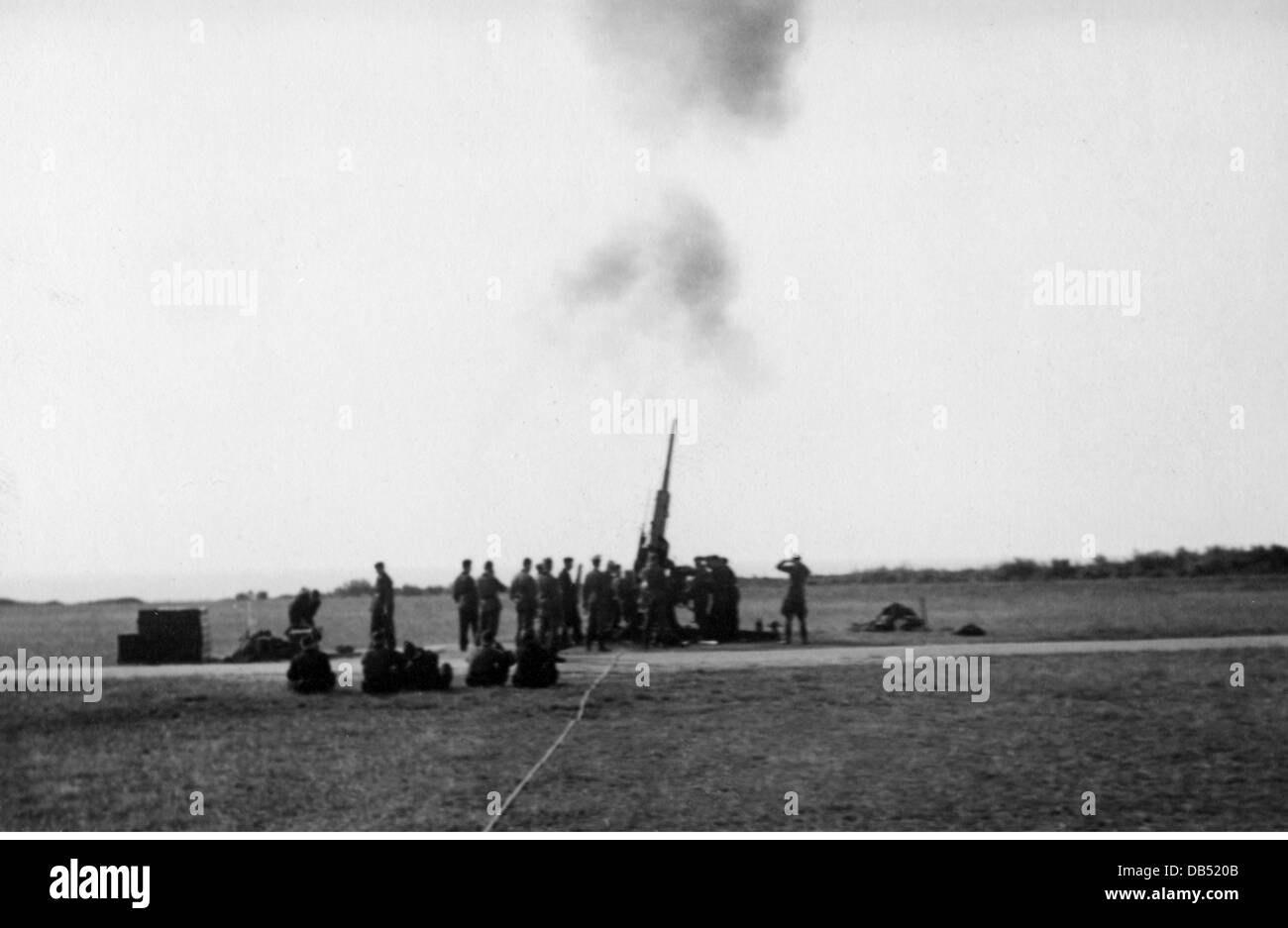 Nazism / National Socialism, military, Wehrmacht, Luftwaffe, anti-aircraft artillery school Wustrow, Germany, training, firing practice with heavy 88 mm AA gun Flak 18, 1939, 8.8 cm, Rerik, Mecklenburg, air defense, defence, Third Reich, guns, 20th century, historic, historical, people, 1930s, Additional-Rights-Clearences-Not Available Stock Photo