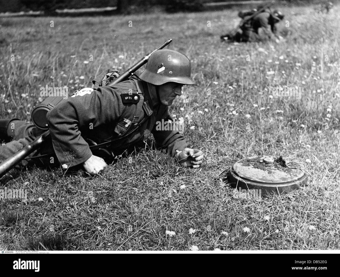 Nazism / National Socialism, military, Wehrmacht, army, sappers, sapper planting a land mine, manoeuvre, circa 1940, Additional-Rights-Clearences-Not Available Stock Photo
