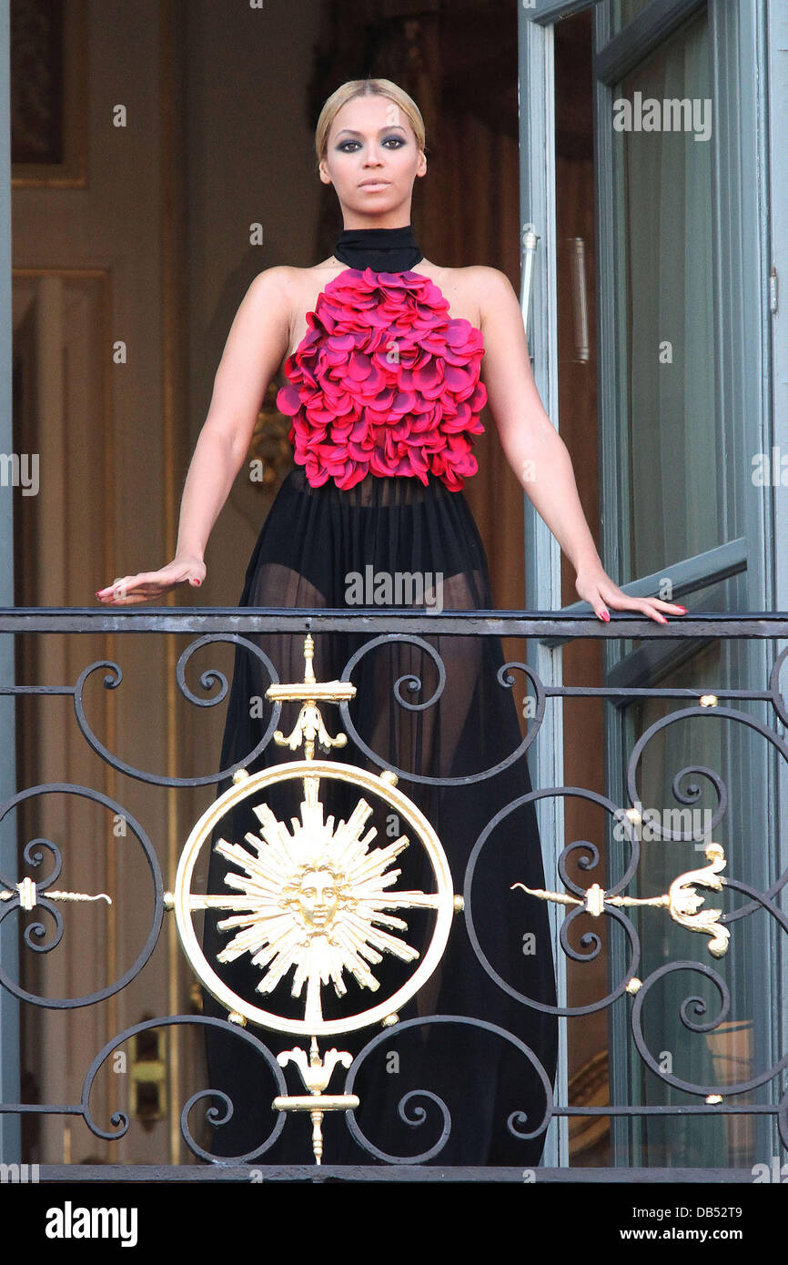 Beyonce Knowles posing on a balcony of the Ritz hotel during a photo ...