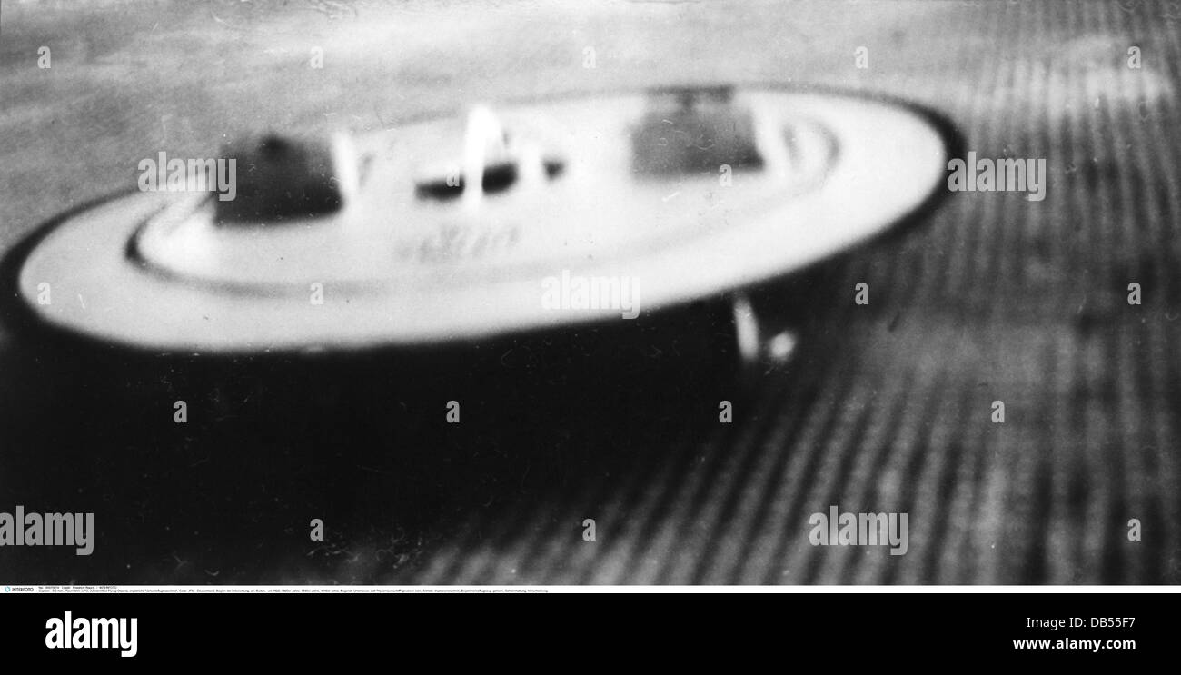astronautics, Unidentified Flying Object (UFO), supposed kingdom-come flying machine, Code: JFM, beginning of the evolution, on the ground, Germany, circa 1922, Additional-Rights-Clearences-Not Available Stock Photo