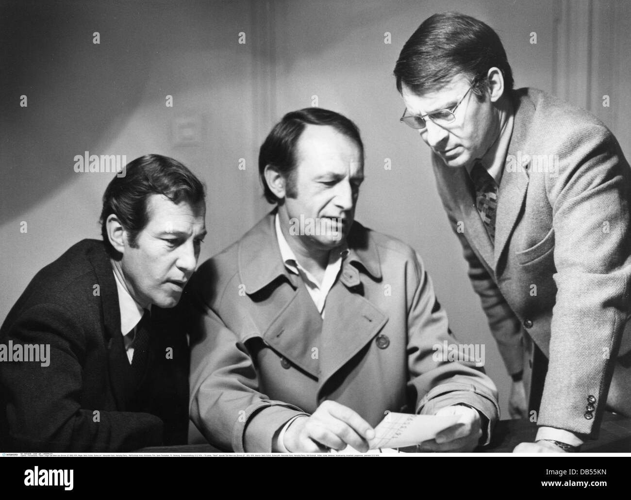 TV series, 'Tatort', episode 'Der Mann aus Zimmer 22' , DEU 1974, director: Heinz Schirk, Scene with: Alexander Karst, Hansjoerg Stock Photo