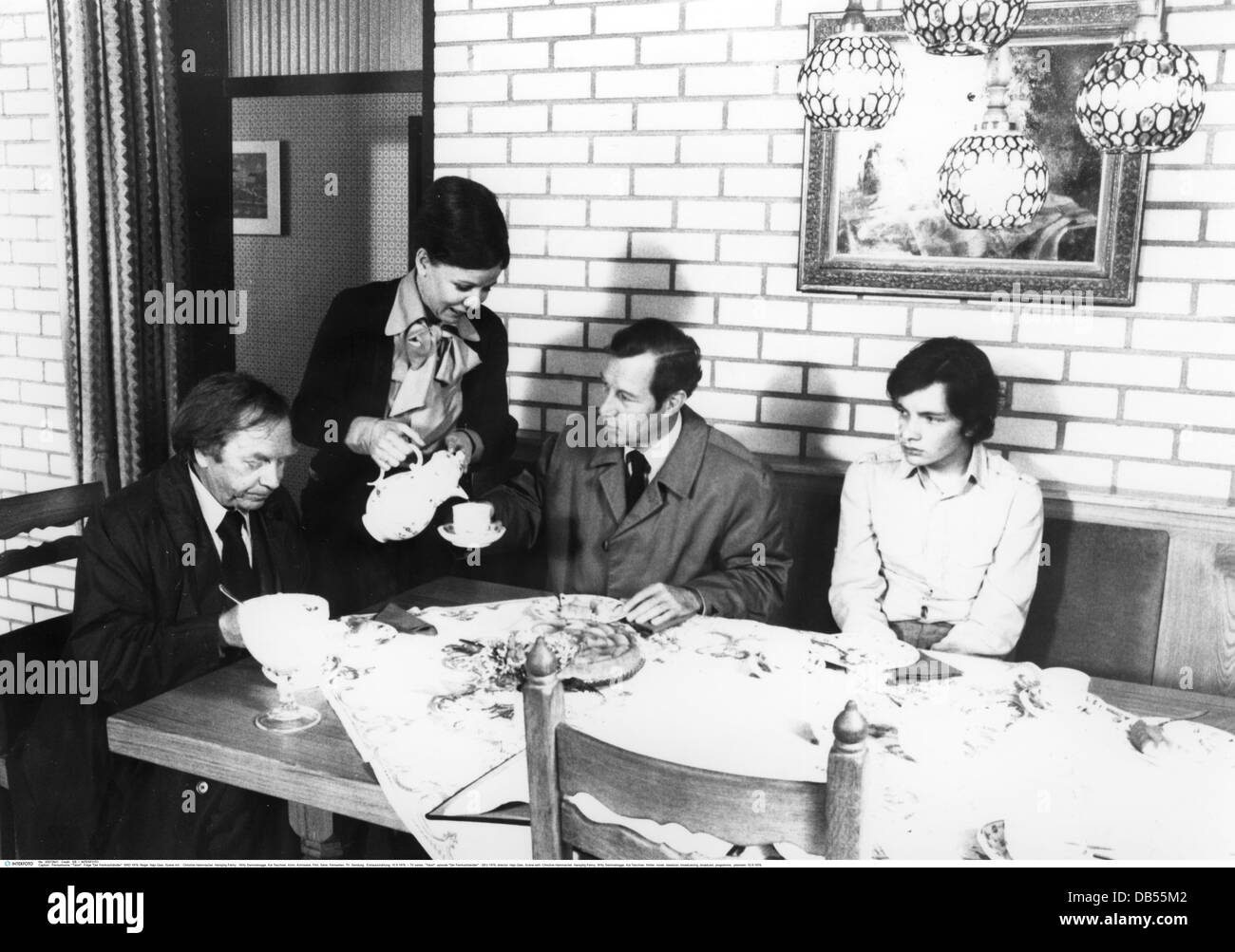 TV series, 'Tatort', episode 'Der Feinkosthaendler' , DEU 1978, director: Hajo Gies, Scene with: Christine Hammacher, Hansjoerg Stock Photo