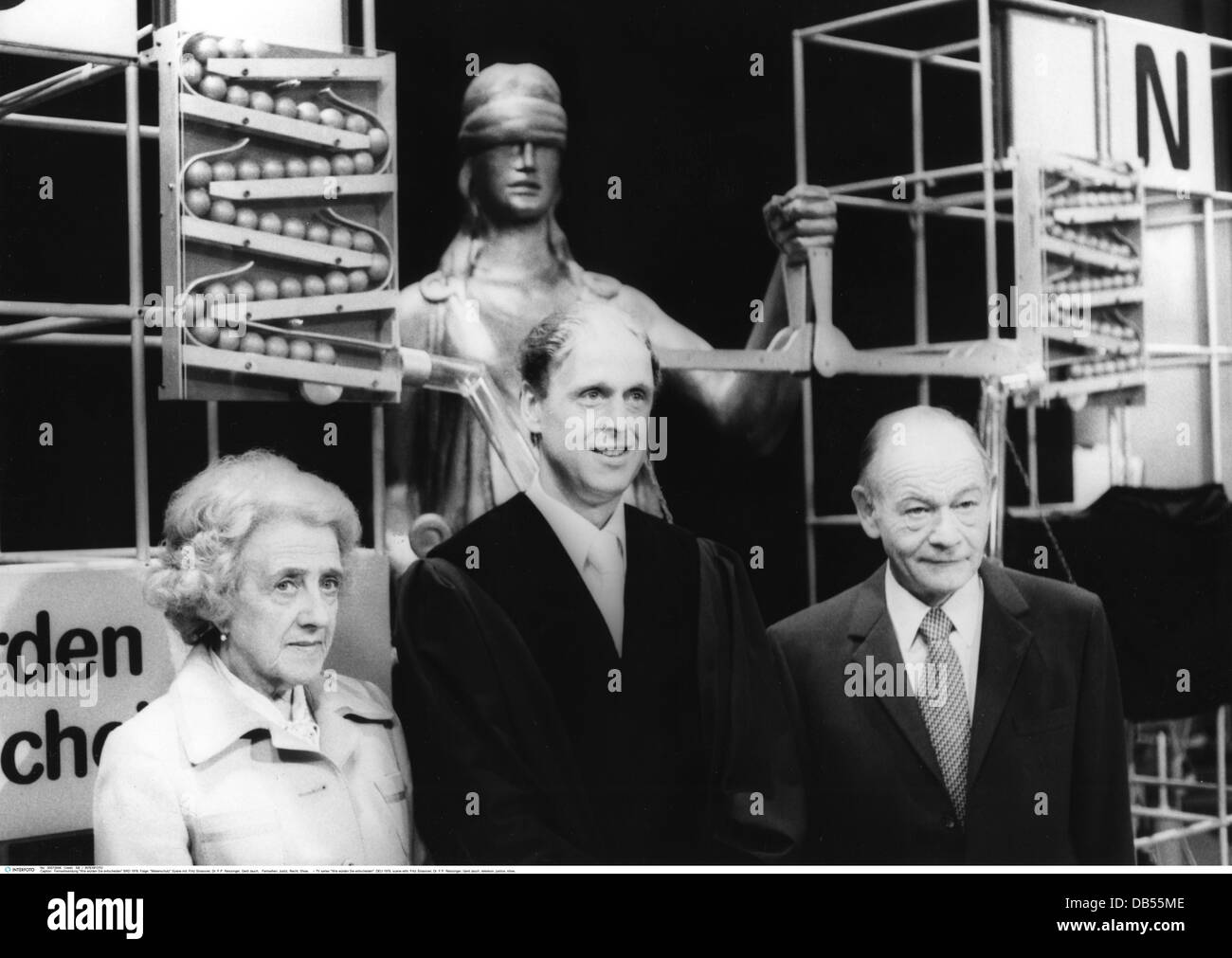 TV series 'Wie wuerden Sie entscheiden', DEU 1978, scene with, Fritz Strassner, Dr. F.P. Reissinger, Gerd Jauch, televison, just Stock Photo