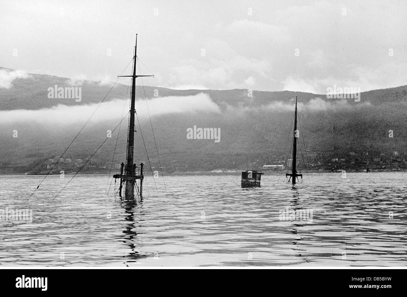 events, Second World War / WWII, Norway, sunken ship in the harbour of Narvik, 1941, Additional-Rights-Clearences-Not Available Stock Photo
