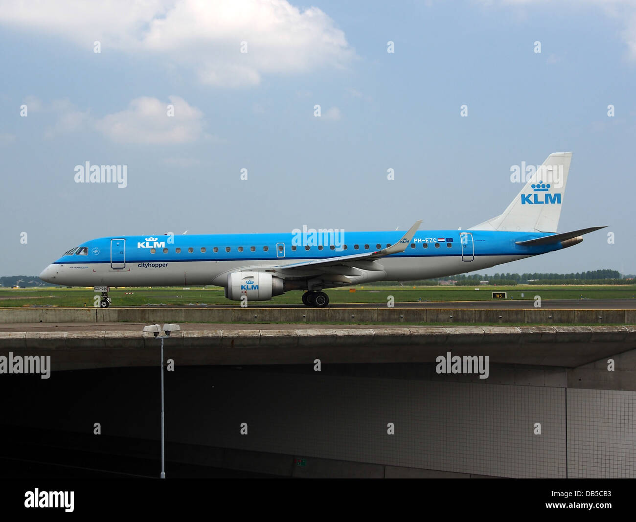 PH-EZC KLM Cityhopper Embraer ERJ-190STD (ERJ-190-100) - cn 19000250 2 Stock Photo