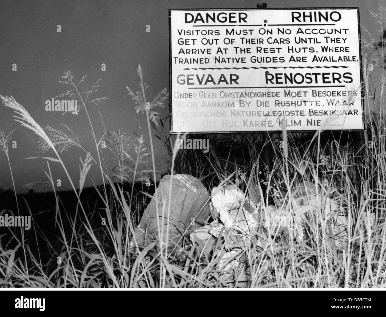 geography / travel, South Africa, landscapes, Kruger National Park, sign 'Danger Rhino! Visitors must on no account get out of their cars', 1960s, Additional-Rights-Clearences-Not Available Stock Photo