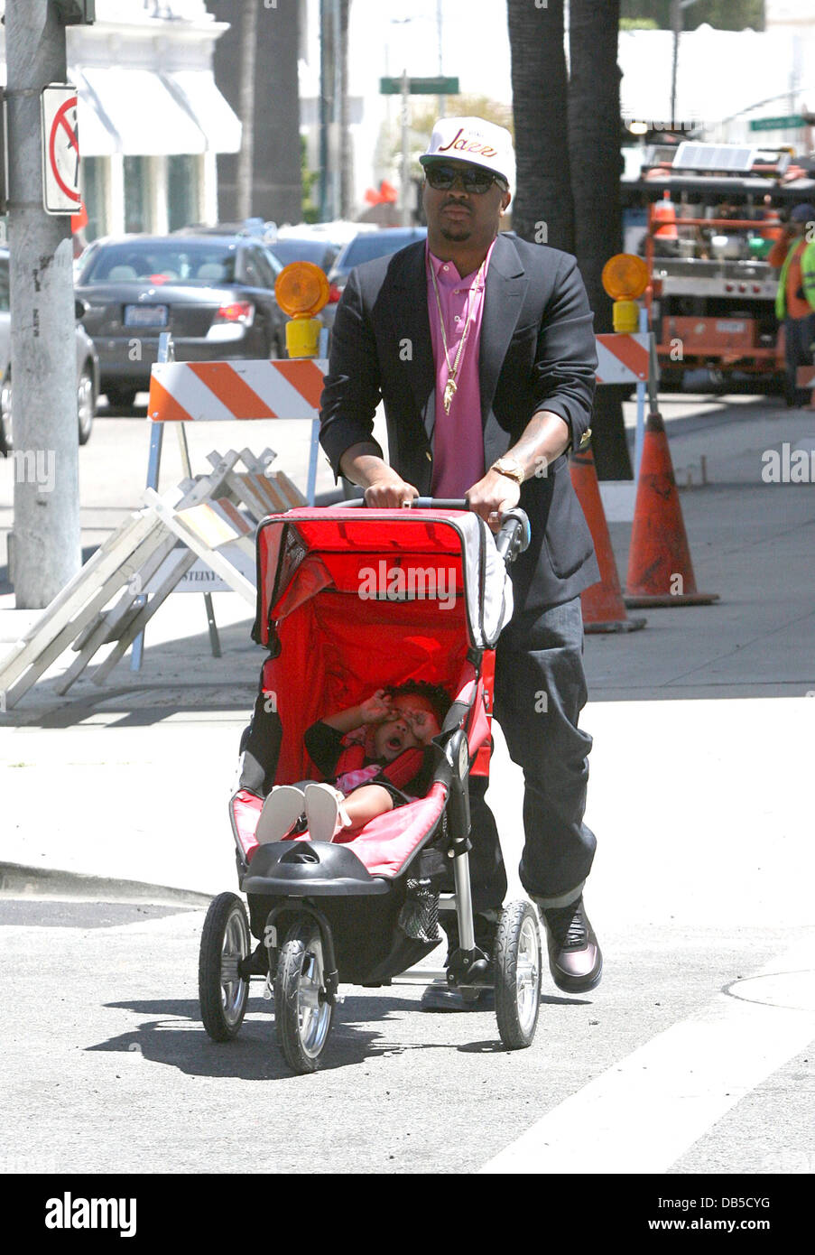 R B Singer The Dream Out And About In Beverly Hills With Daughter Violet Los Angeles California 28 04 11 Stock Photo Alamy