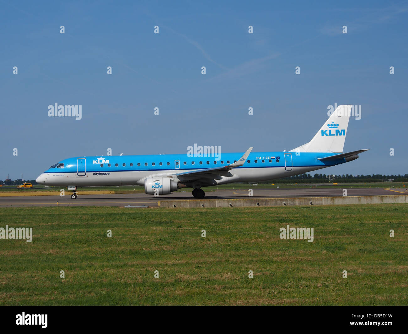 PH-EZE KLM Cityhopper Embraer ERJ-190STD (ERJ-190-100) - cn 19000288 2 Stock Photo