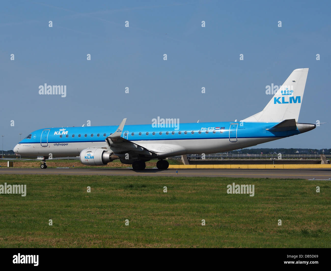 PH-EZE KLM Cityhopper Embraer ERJ-190STD (ERJ-190-100) - cn 19000288 3 Stock Photo