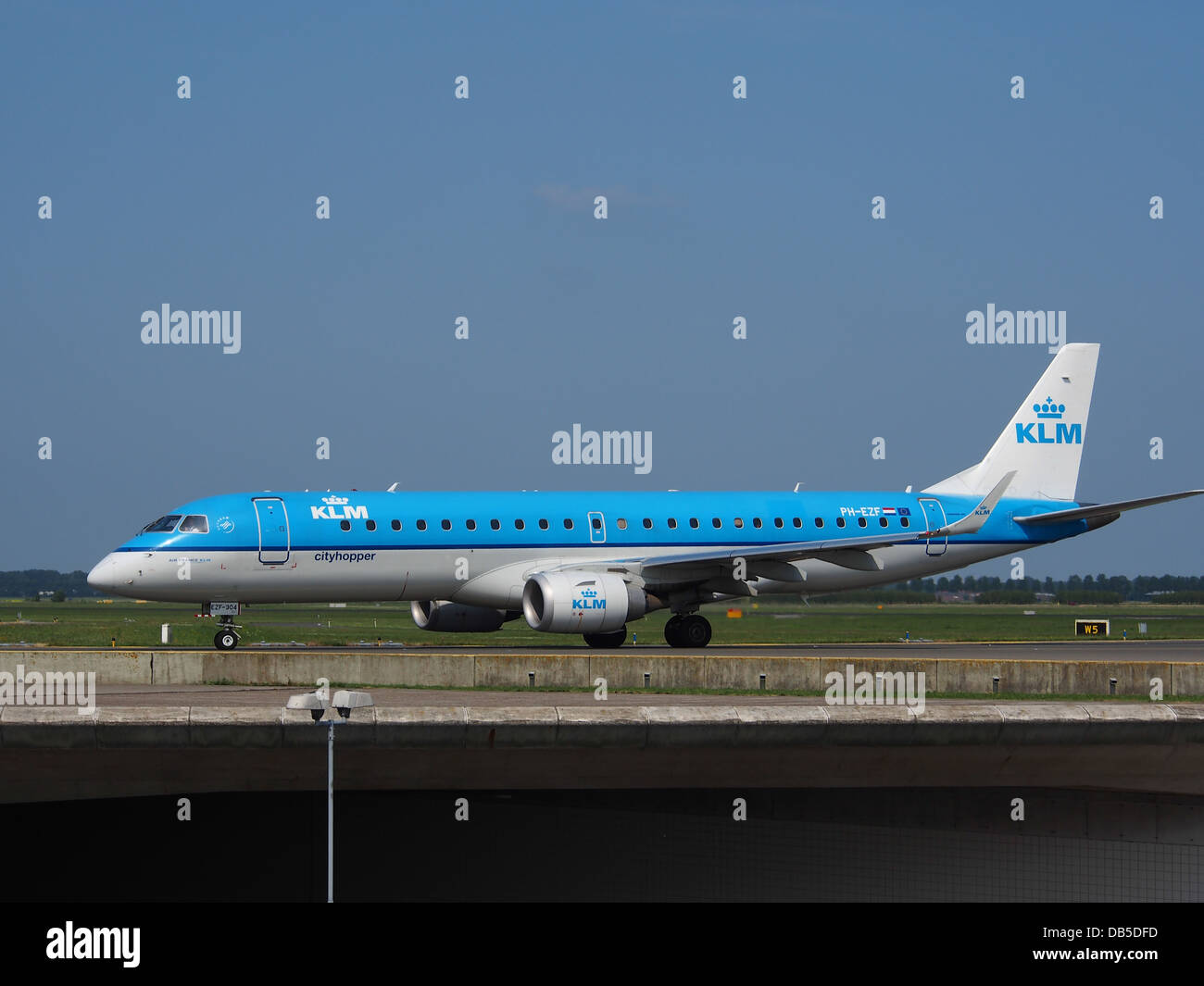 PH-EZF KLM Cityhopper Embraer ERJ-190STD (ERJ-190-100) - cn 19000304 2 Stock Photo