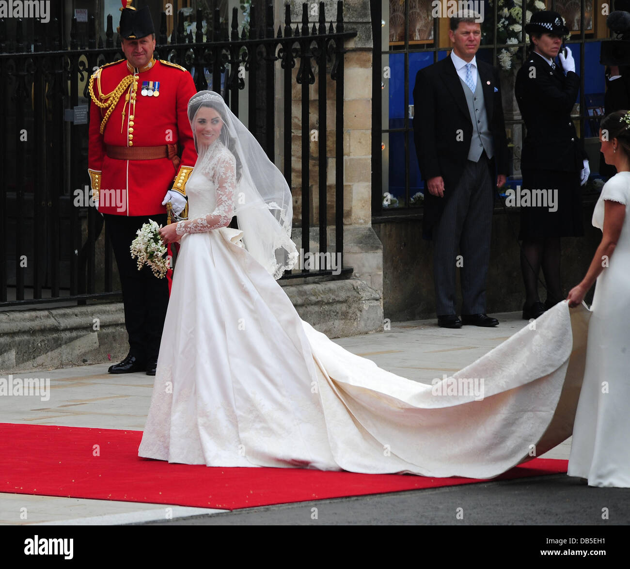 Pest slange svag Duchess of cambridge wedding dress hi-res stock photography and images -  Alamy
