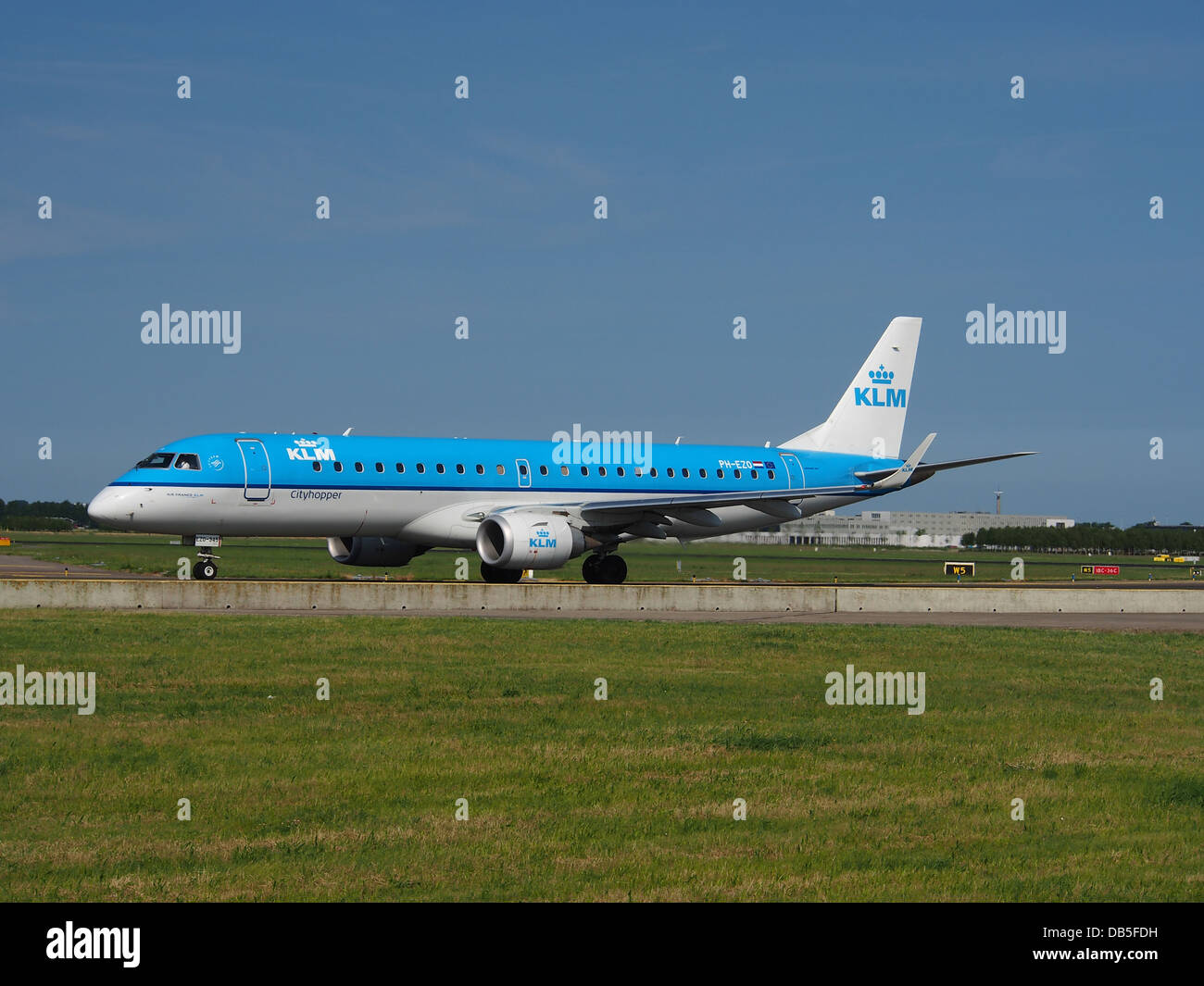 PH-EZO KLM Cityhopper Embraer ERJ-190STD (ERJ-190-100) - cn 19000345 08 Stock Photo