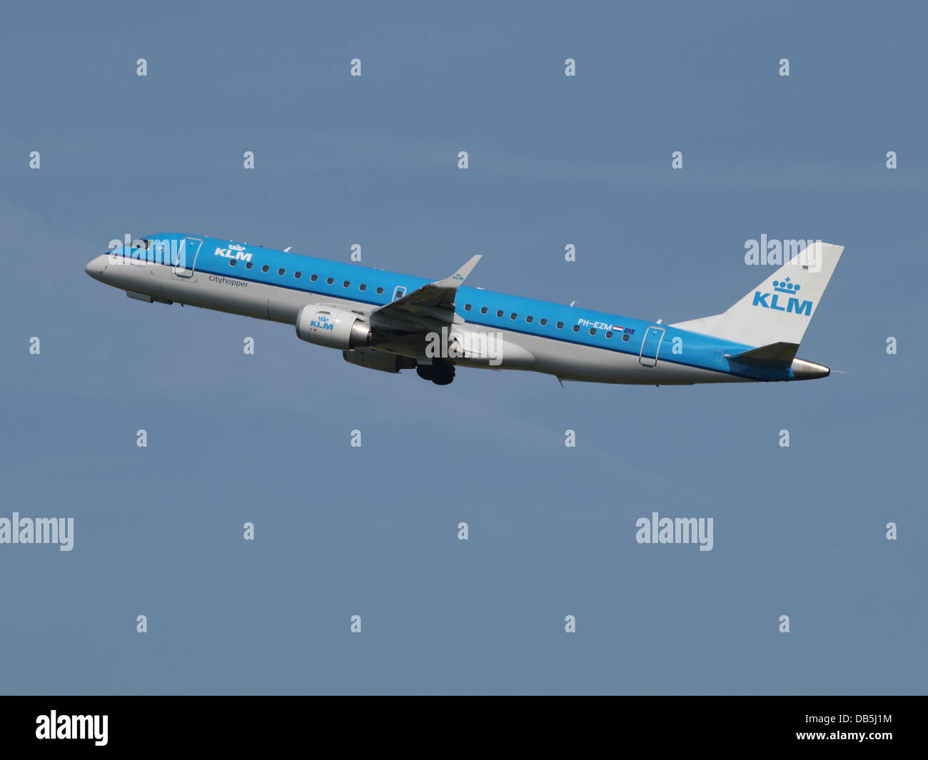 Klm erj 190 jet airliner hi-res stock photography and images - Alamy