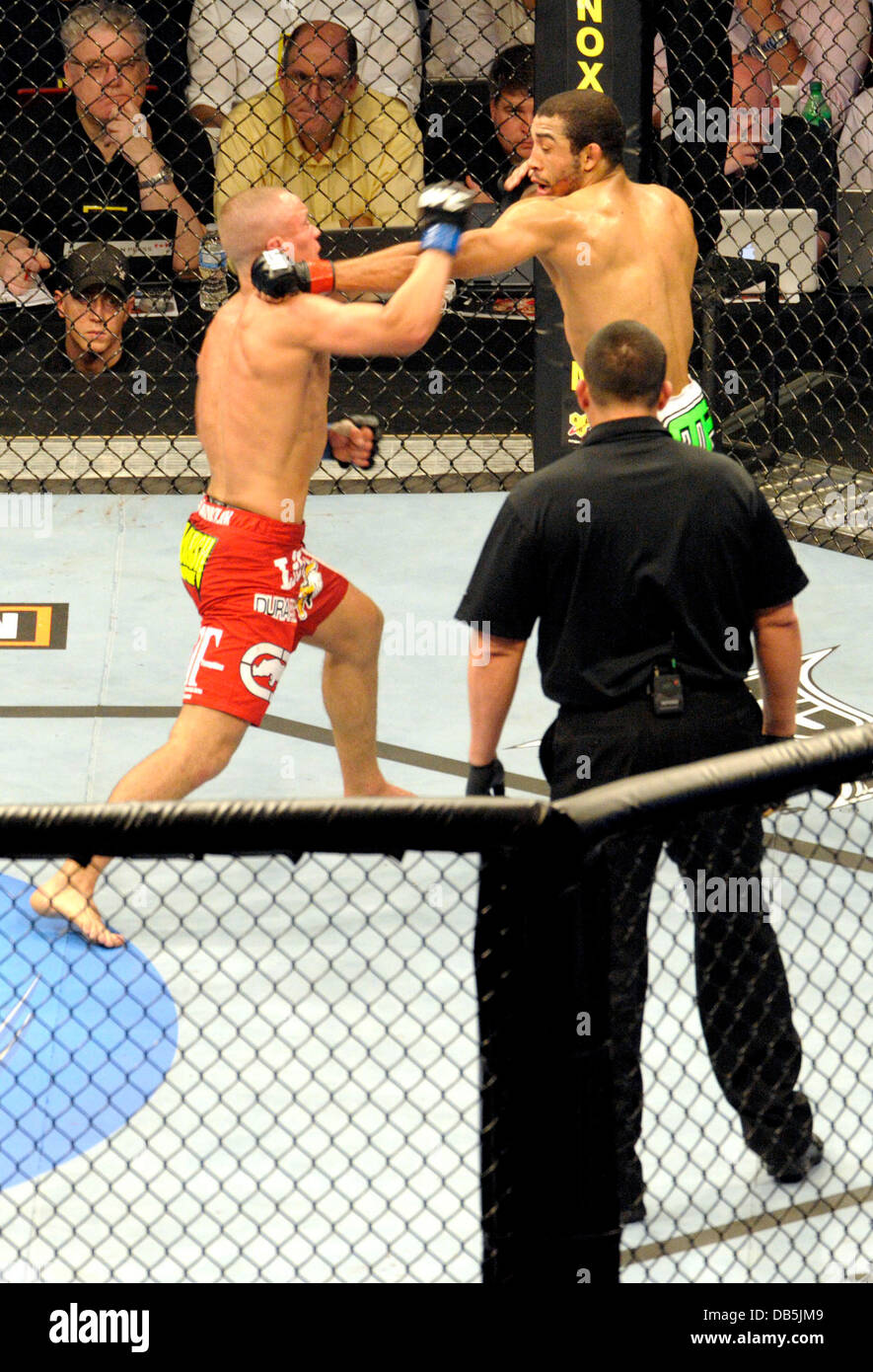 Mark Hominick vs Jose Aldo UFC 129 - Featherweight Title Bout held at  Rogers Centre Toronto, Canada - 30.04.11 Stock Photo - Alamy