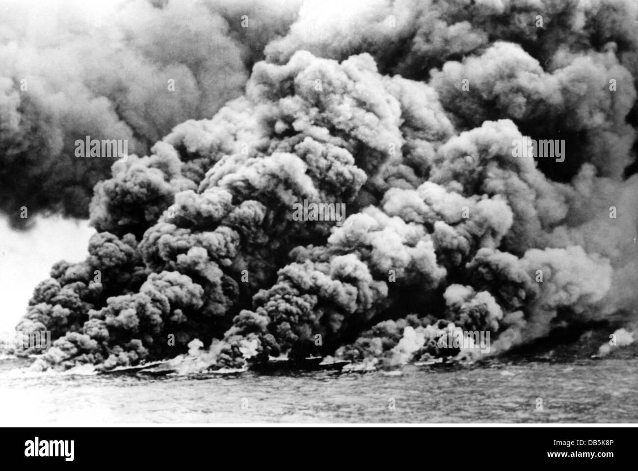 environment, environmental pollution, oil spill, burning oil spill, Seven Stones Reef, South West England, 28.3.1967, Additional-Rights-Clearences-Not Available Stock Photo