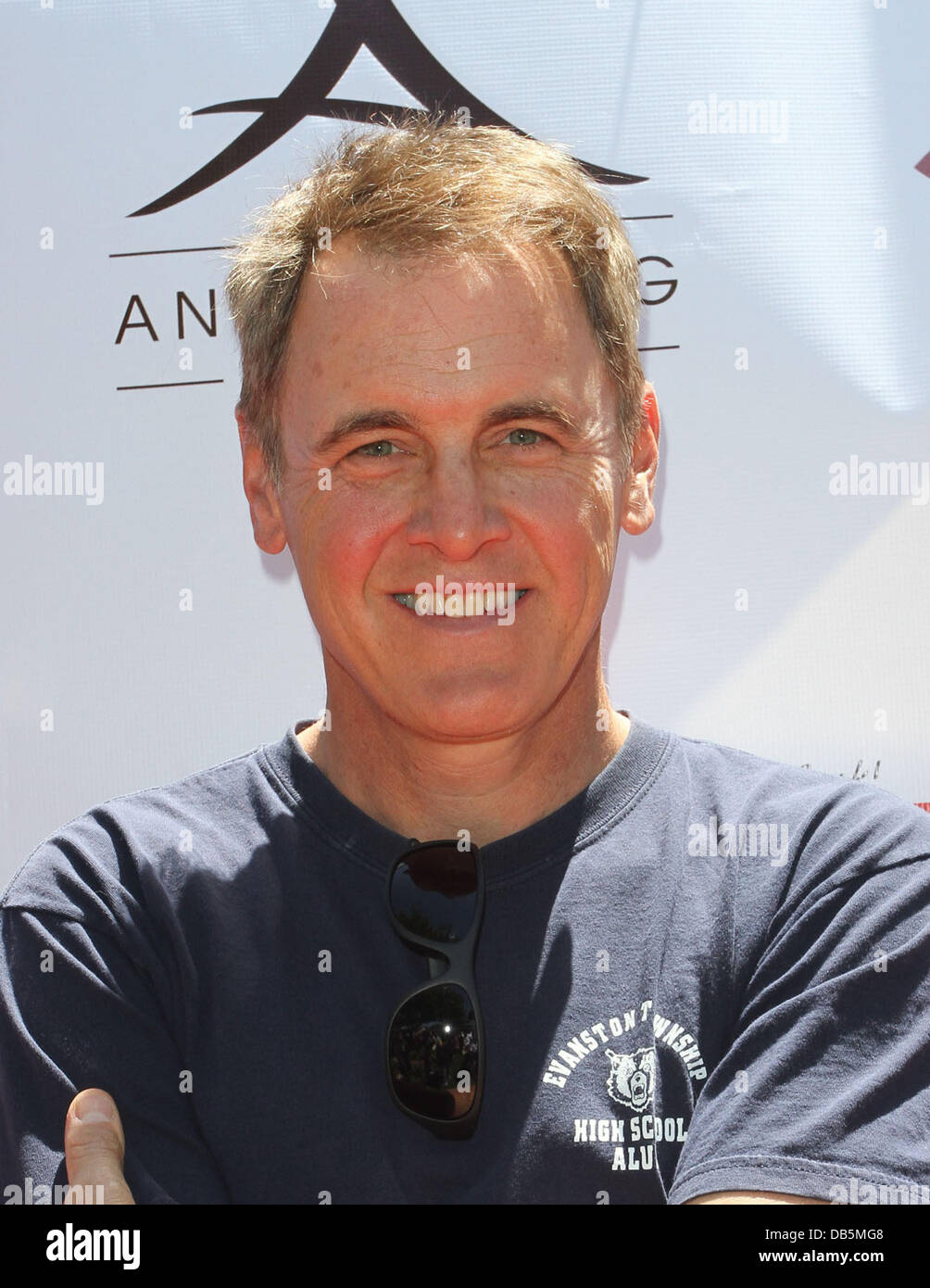 Mark Moses Teri Hatcher Hosts Yard Sale Benefiting St. Jude Children's