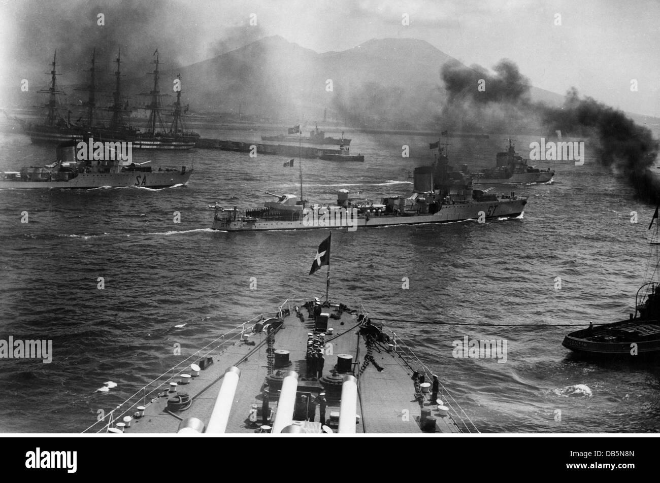 military, Italy, navy, several Italian warships during a naval manoeuvre in the Gulf of Naples, seen from the battleship 'Conte di Cavour', circa 1937, Additional-Rights-Clearences-Not Available Stock Photo