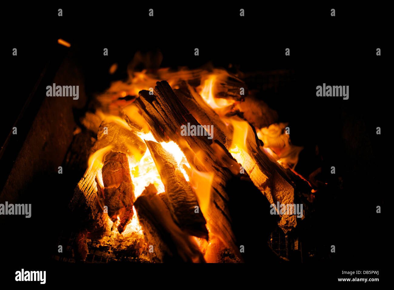 Charcoal fire hires stock photography and images Alamy