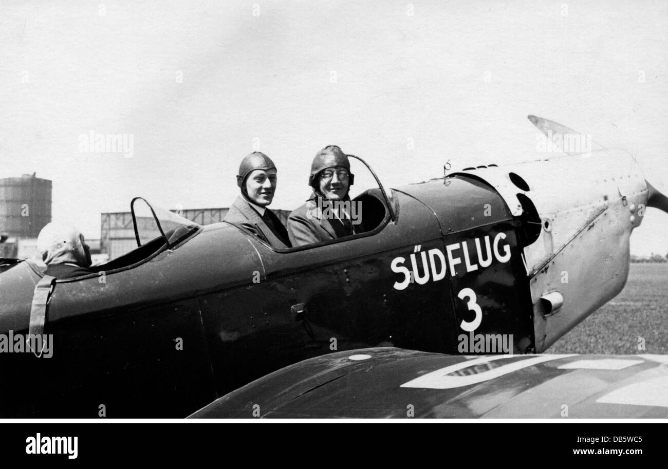 Two seater aircraft Black and White Stock Photos & Images - Alamy