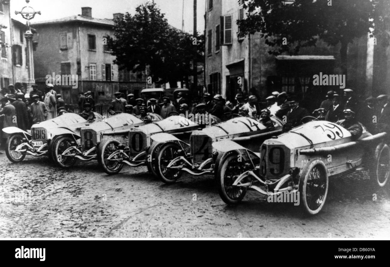 sports, car racing, French Grand Prix 1914, group picture of the Mercedes racing cars, Lyon, 4.7.1914, race, car, France, sport, Mercedes-Benz, Benz, Imperial era, Germany, 20th century, historic, historical, people, 1910s, nostalgia, Additional-Rights-Clearences-Not Available Stock Photo