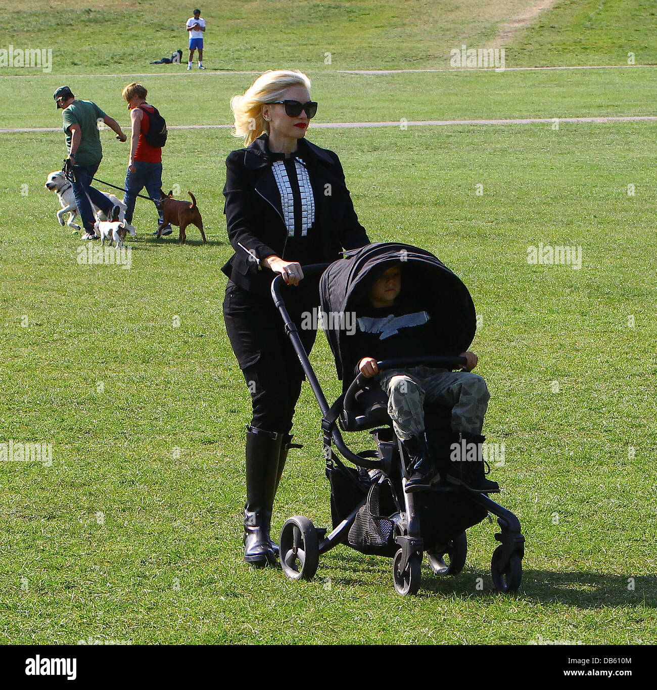 Gwen Stefani, Kingston Gwen Stefani and family out and about on a sunny day in Primrose Hill London, England - 04.05.11 Stock Photo