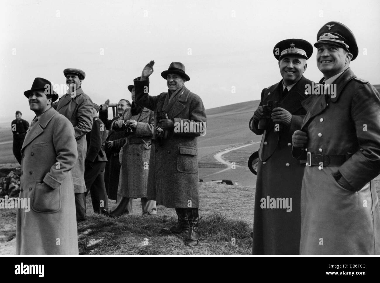 events, Second World War / WWII, aerial warfare, persons, a German Luftwaffe officer (Major Reuschle) and an officer of the Italien Regia Aeronautica observing an air force operation together, probably during the Battle of Britain, autumn 1940, Additional-Rights-Clearences-Not Available Stock Photo