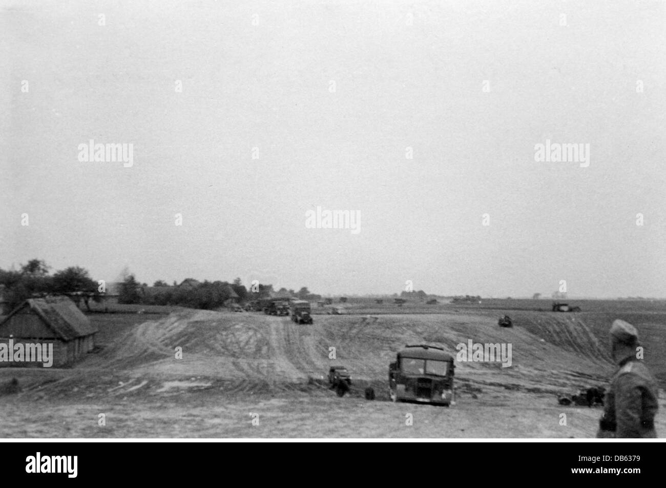 events, Second World War / WWII, Soviet Union, Operation 'Barbarossa' (German invasion of the Soviet Union), Wehrmacht convoy on a country road in the Ukraine, sector of Panzer Group Kleist, Army Group South, summer 1941, Additional-Rights-Clearences-Not Available Stock Photo