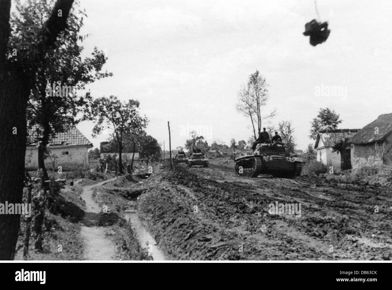 Second World War / WWII, Soviet Union, summer 1941, German Panzer III tanks of Panzer Group Kleist (1st Panzer Army), Army Group South, advancing on a muddy road in the Ukraine, Additional-Rights-Clearences-Not Available Stock Photo